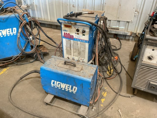 <p>Cigweld 400HD Transmig Welder and Wire Feeder</p>