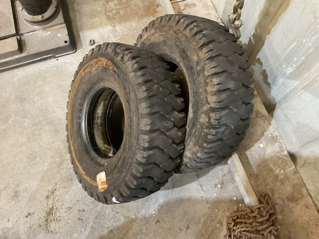 2 Forklift Tyres