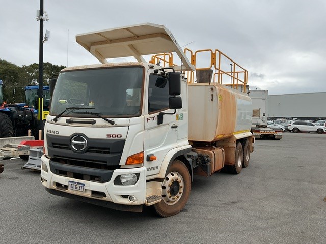 <p>2019 HINO 500 6 x 4 Water Truck</p>