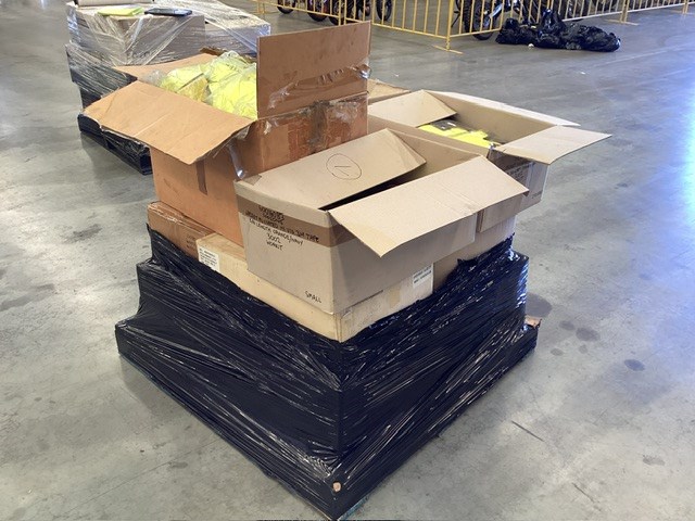 <p>Pallet Containing Assorted Work Wear </p>