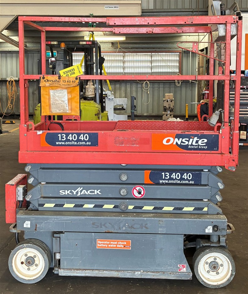 2016 Skyjack SJIII3219 Scissor Lift - 19ft (5.7m) - Electric - Gladstone