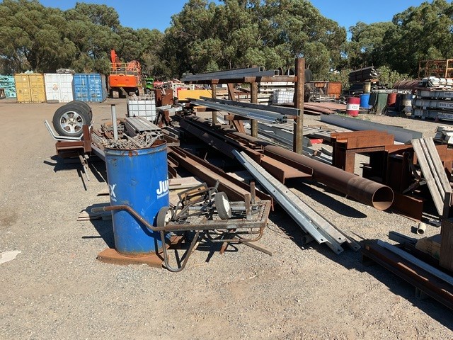 <p>Qty Of Assorted Steel</p>