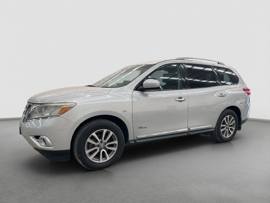 2015 Nissan Pathfinder ST-L Mild-Hybrid-Petrol