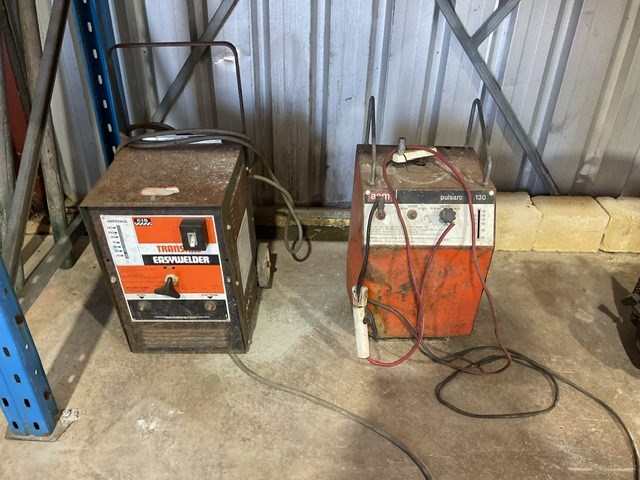 <p>2 Welders</p>