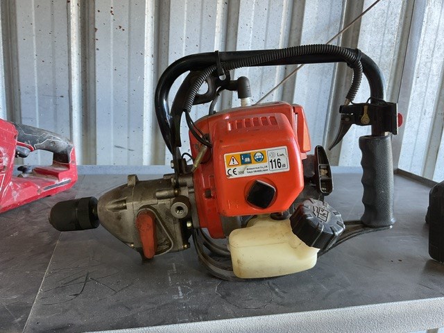 <p>Hitachi DW25EF Petrol Handheld Angle Drill</p>