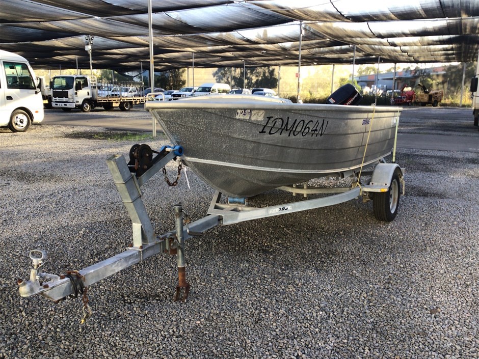<p>Stessco 375 Power Boat</p>