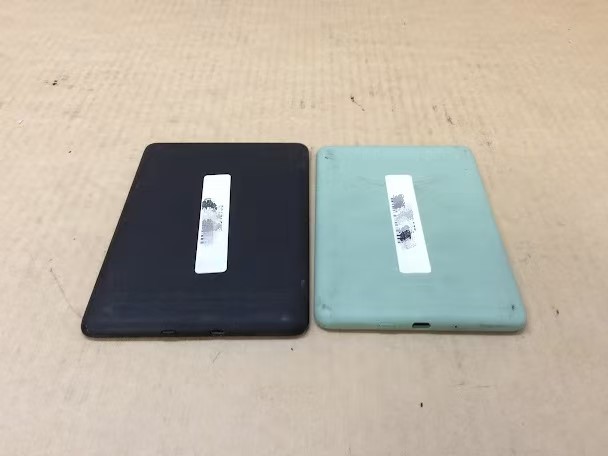 Amazon kindle RS23CV 11GB&PQ94WIF 6GB eBook Reader (Lot of 2)