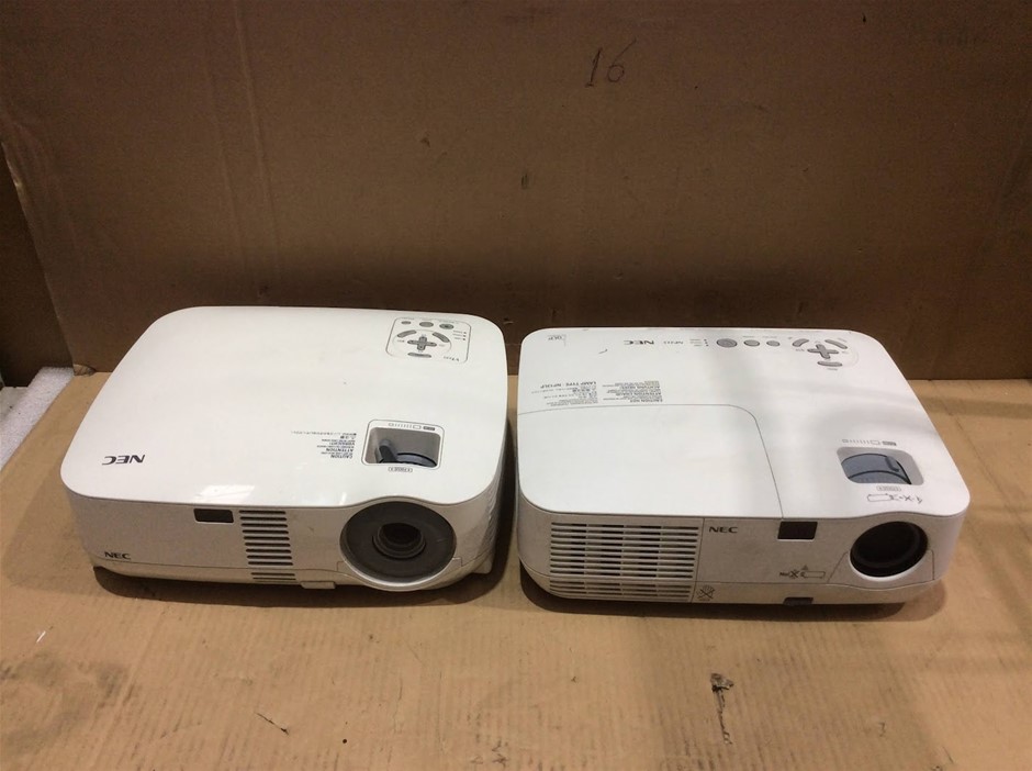 NEC VT695 Projector + NEC NP215 Projector