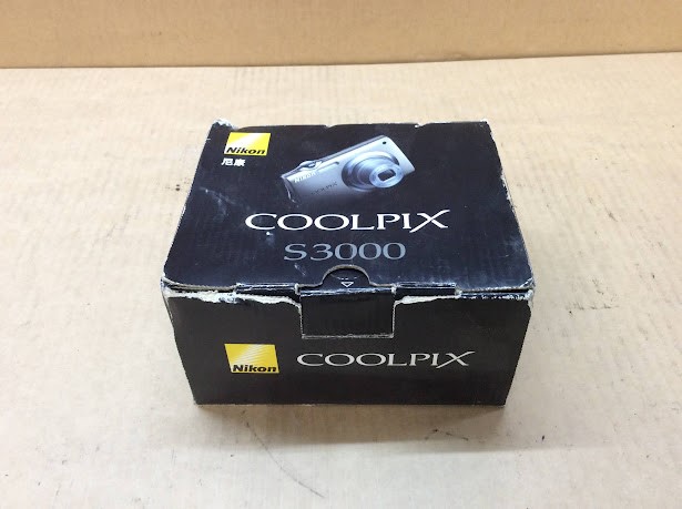 Nikon Coolpix S3000 Digital Camera Set