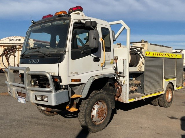 2006 Isuzu F3 FTS 4 x 4 Water Truck