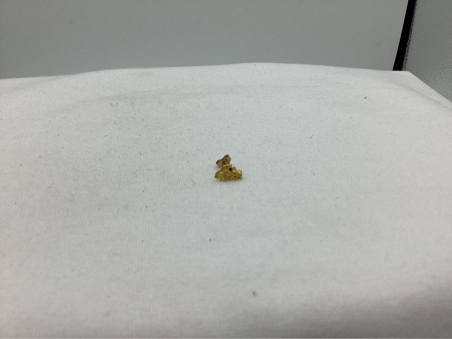 1 x Acid Tested Yellow Gold Earring