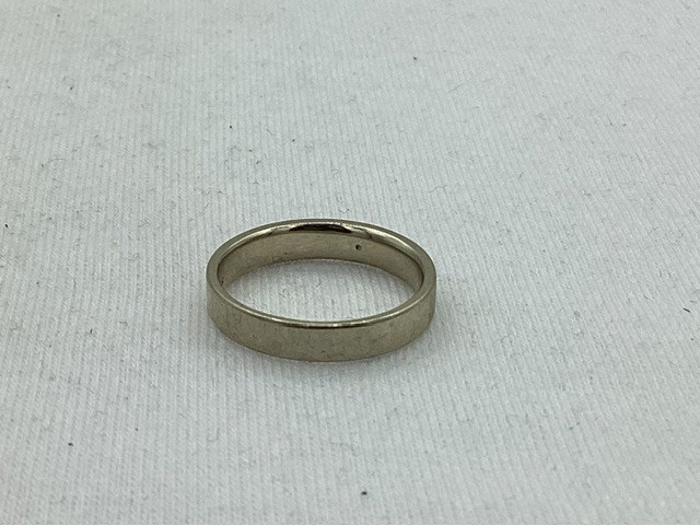 1 x Stamped 14ct White Gold, Stone Set Band Ring