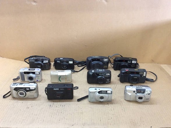 Nikon/Olympus/Pentax/Polaroid Mixed Brand and Model Cameras (Lot of 12)