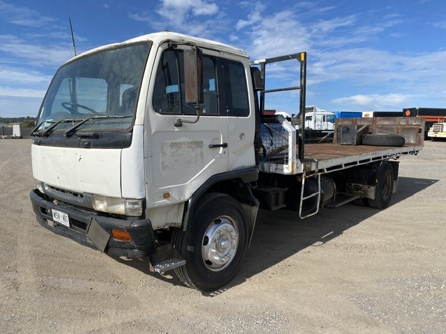 <p>1998 Nissan PKC310 4 x 2 Tilt Tray Truck (Defected)</p>