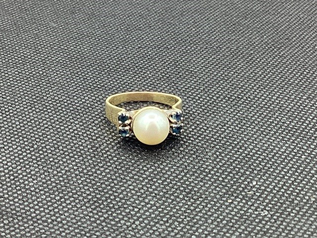 1 x Stamped 14ct Yellow Gold, 1 Cultured Pearl and Blue Stone Ring