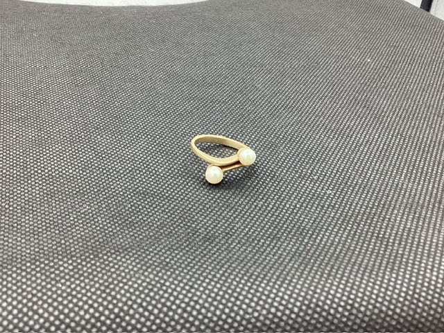 1 x Stamped 9ct Yellow Gold, 2 Pearl Dress Ring