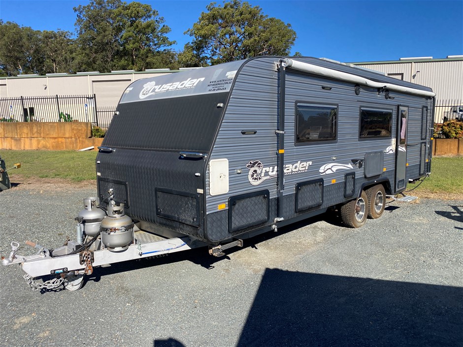 2015 Silver Crusader Excalibur Caravan