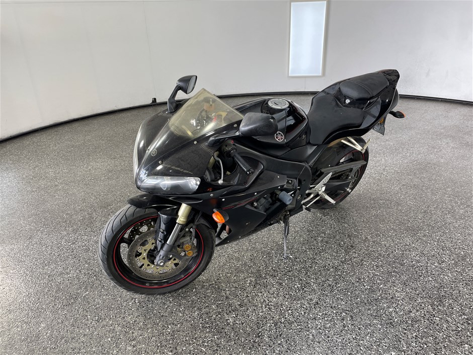 <p>2005 Yamaha  YZF-R1 Motorcycle</p>