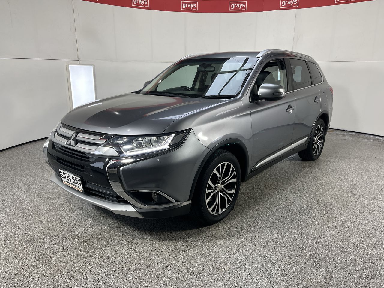 2016 Mitsubishi Outlander LS 5 seat AWD Safety Pack 