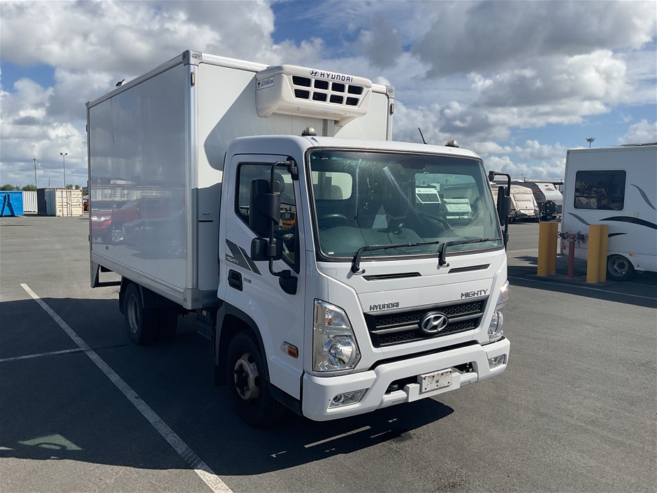 2022 Hyundai  Might 4 x 2 Pantech Truck
