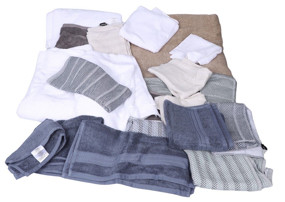 20 x Assorted Kitchen & Bath Towels, Various Sizes.