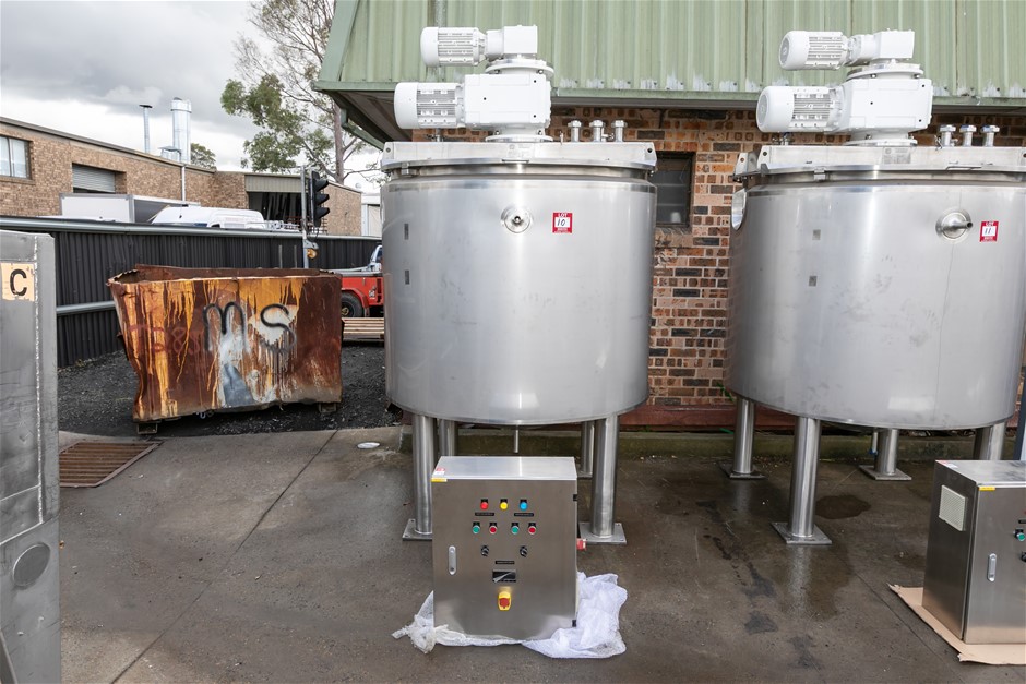 S.T.M 2000 litre Free Standing Jacketed Contra-rotating Mix Tank ...