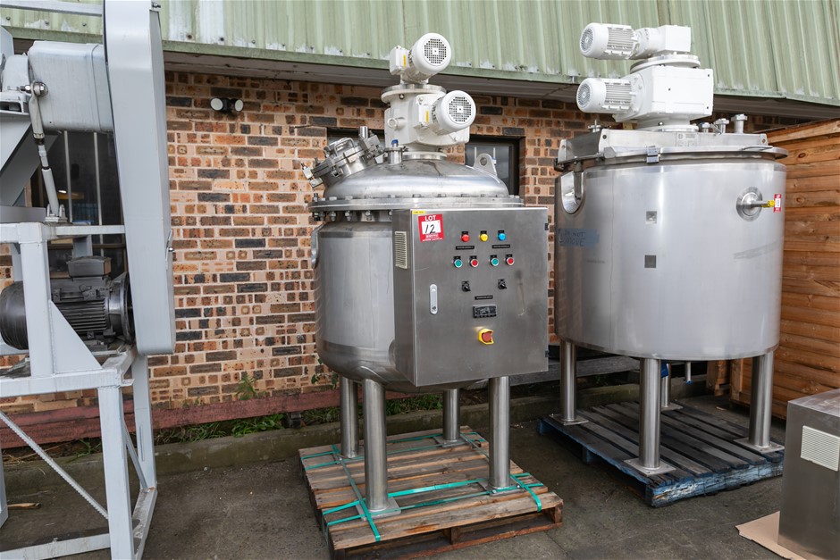 S.T.M 500 litre Free Standing Jacketed Contra-rotating Mix Tank