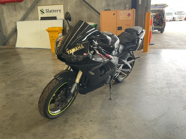 <p>Yamaha YZF-R6 Motorcycle</p>
