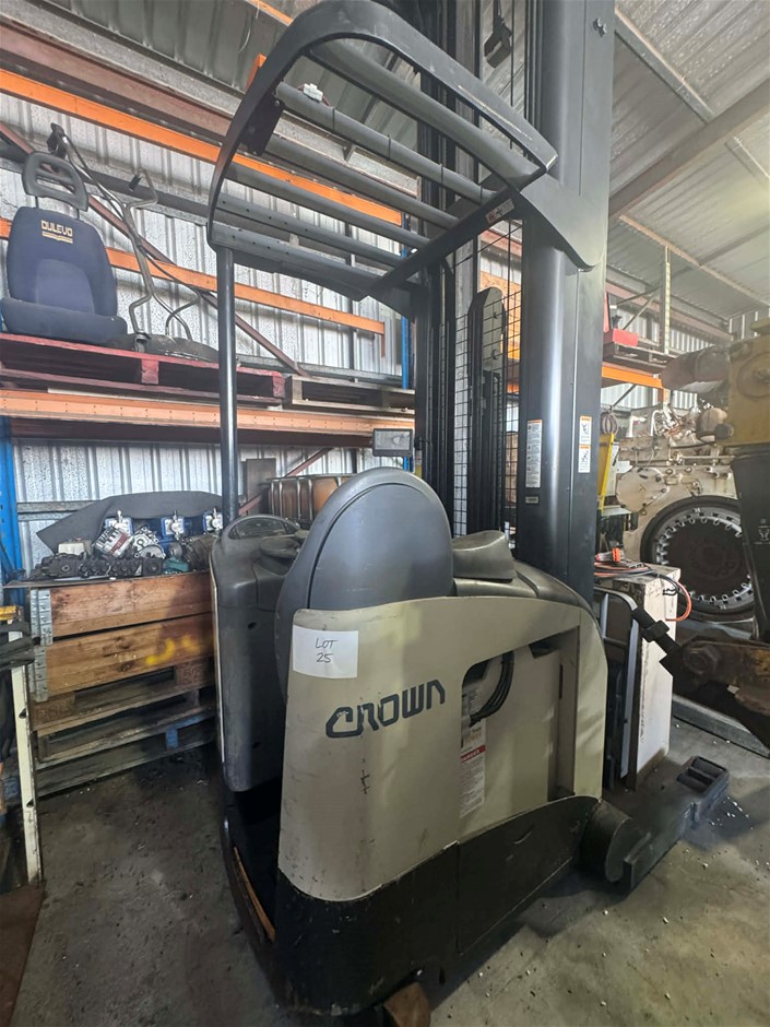 2009 Heavy Duty Crown Forklift 11 Ton