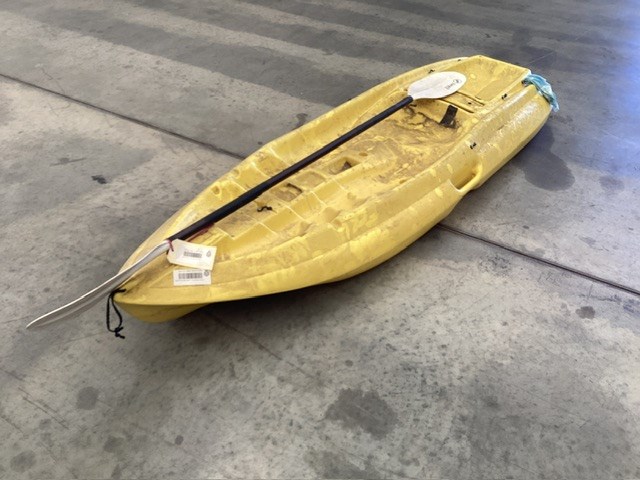 <p>Yellow kayak With Oar</p>
