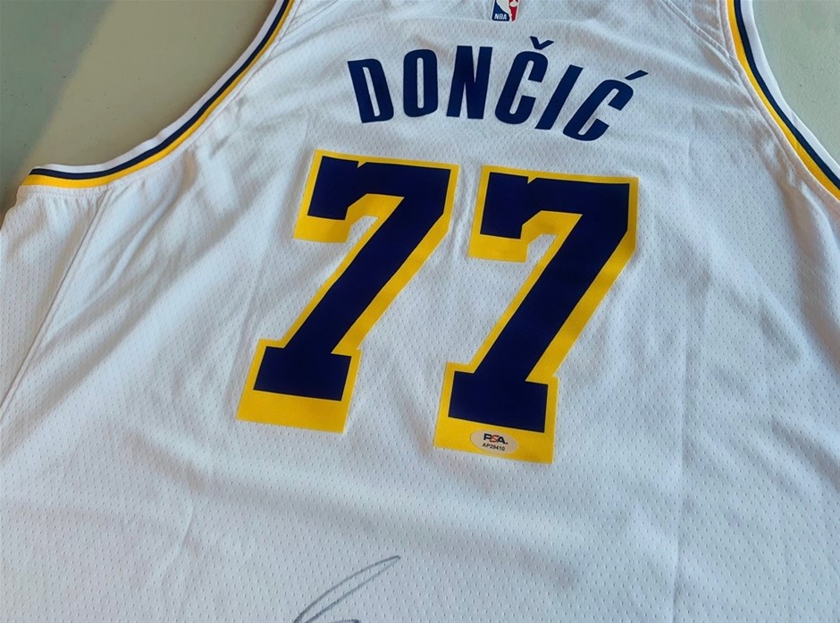 Lot Luka Doncic signed Lakers Jersey and shoes in box  -  PSA/DNA authentic