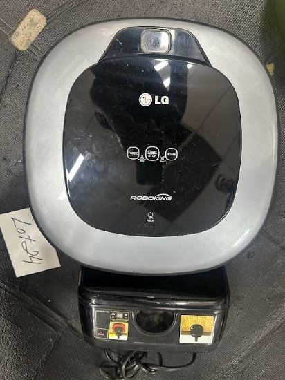 END OF LEASE SALE: Robotic vaccum cleaner