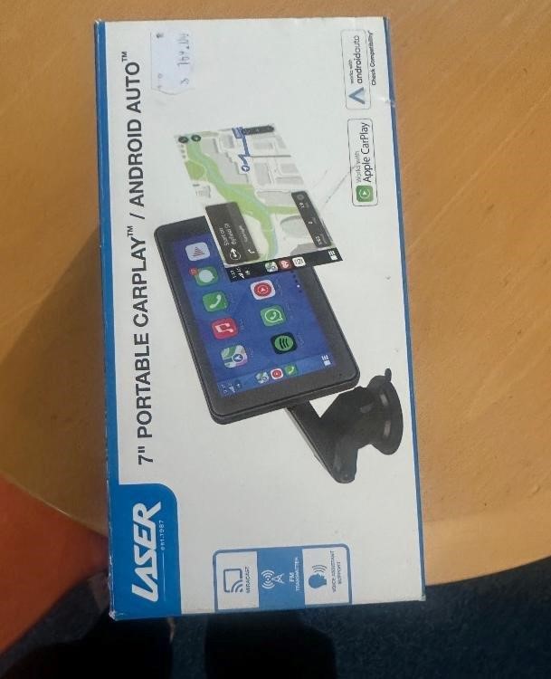 END OF LEASE SALE: 7" Portable Carplay