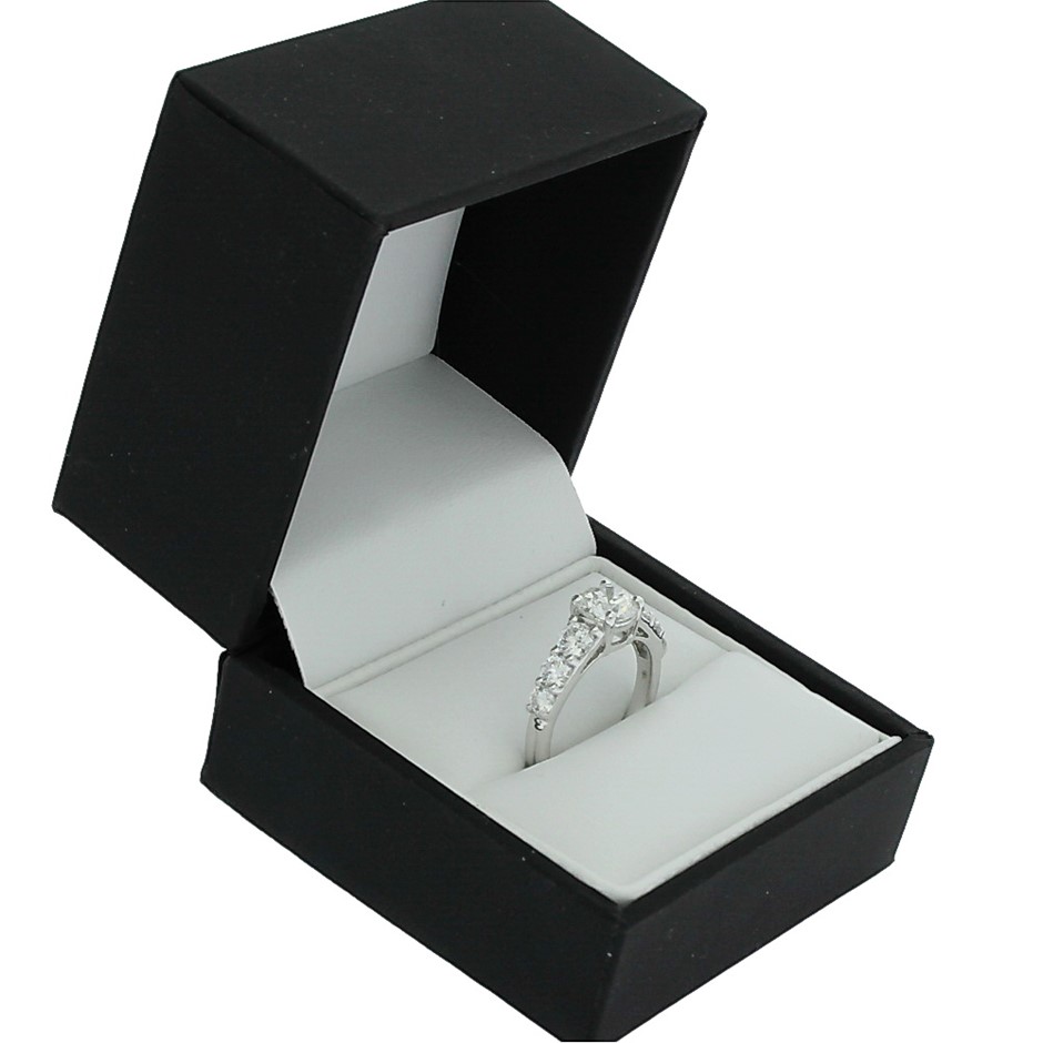 2.18 Carats Diamond ring IGI certified made in 18K white gold
