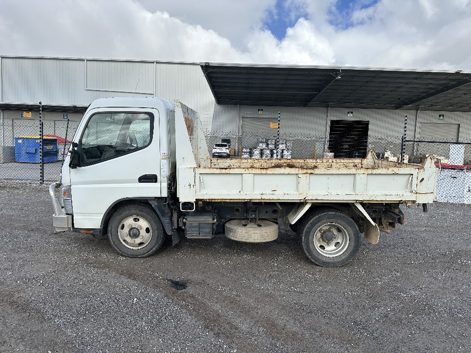 <p>2017 Mitsubishi Fuso Canter 515 4x2 Tipper</p>
