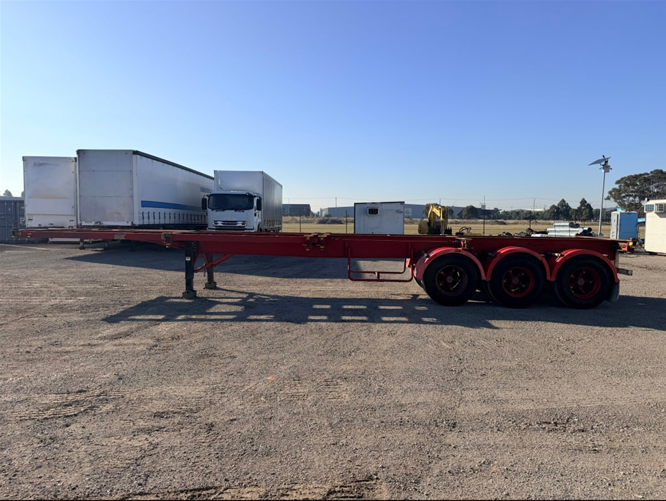 1992  Krueger ST-3 Triaxle Skeletal Trailer