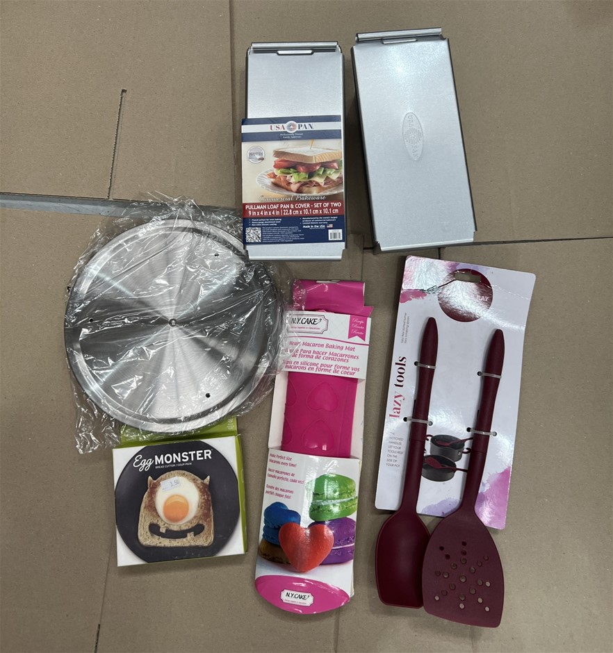 5 x ASSORTED Cooking Products, Contains; Baking Mat, Sandwich Cutter, Cake