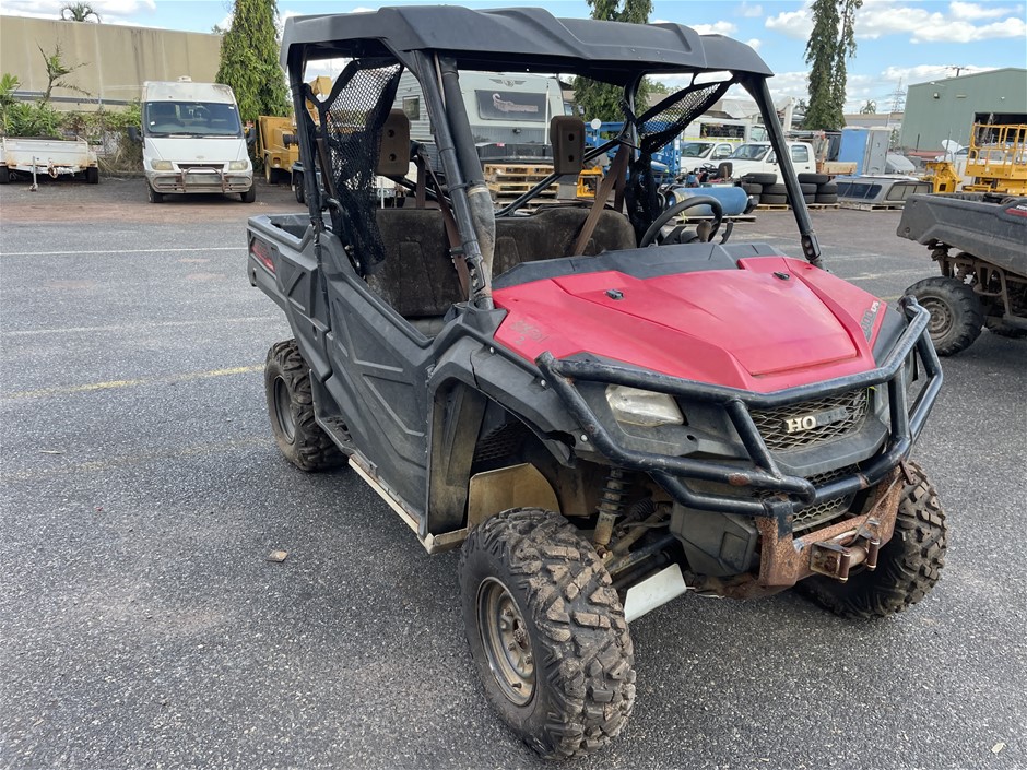 <p>Honda Pioneer 1000 SXS</p>