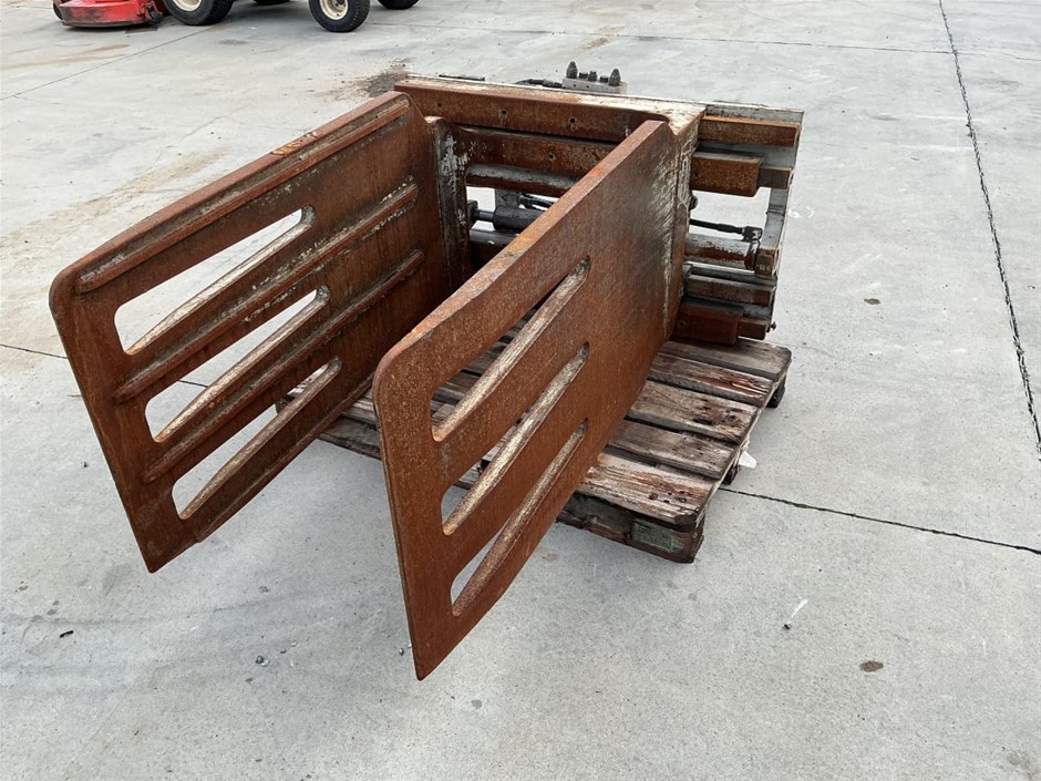 2011 Cascade Drum Rotator/Grab Forklift Attachment