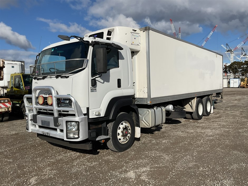2015 Isuzu FXL 1500 Long 6 x 2 Refrigerated Body Truck