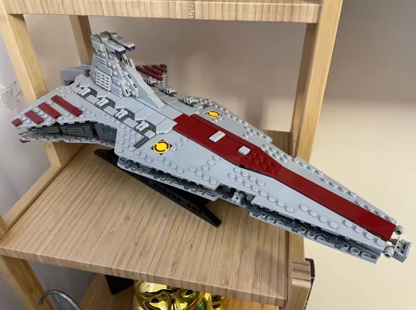 Brand New 960PCS Space Battleship Building Blocks Set (LEGO Compatible)