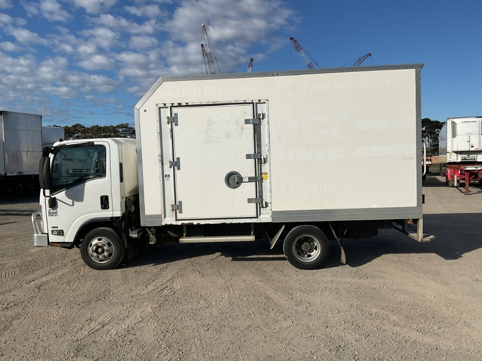 <p>2014 Isuzu NPR 275 Medium NPR  4x2 Pantech</p>