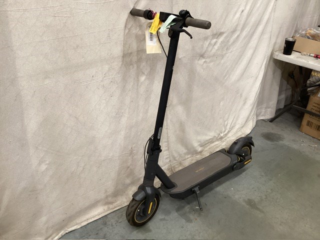 <p>Ninebot Max- G65 Electric E- Scooter </p>