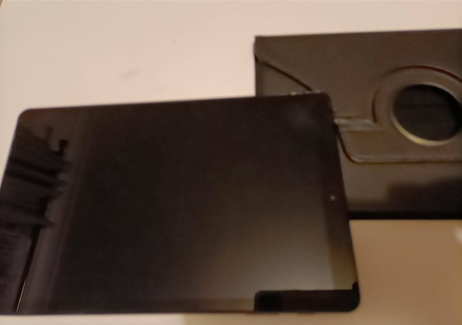 Samsung Tablet Sample Item, Not been used much and casing.