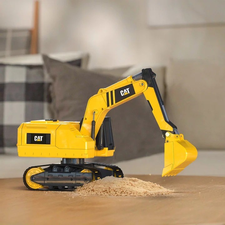 CAT Massive Mover RC Steel Excavator. NB: Not in original packaging, excava