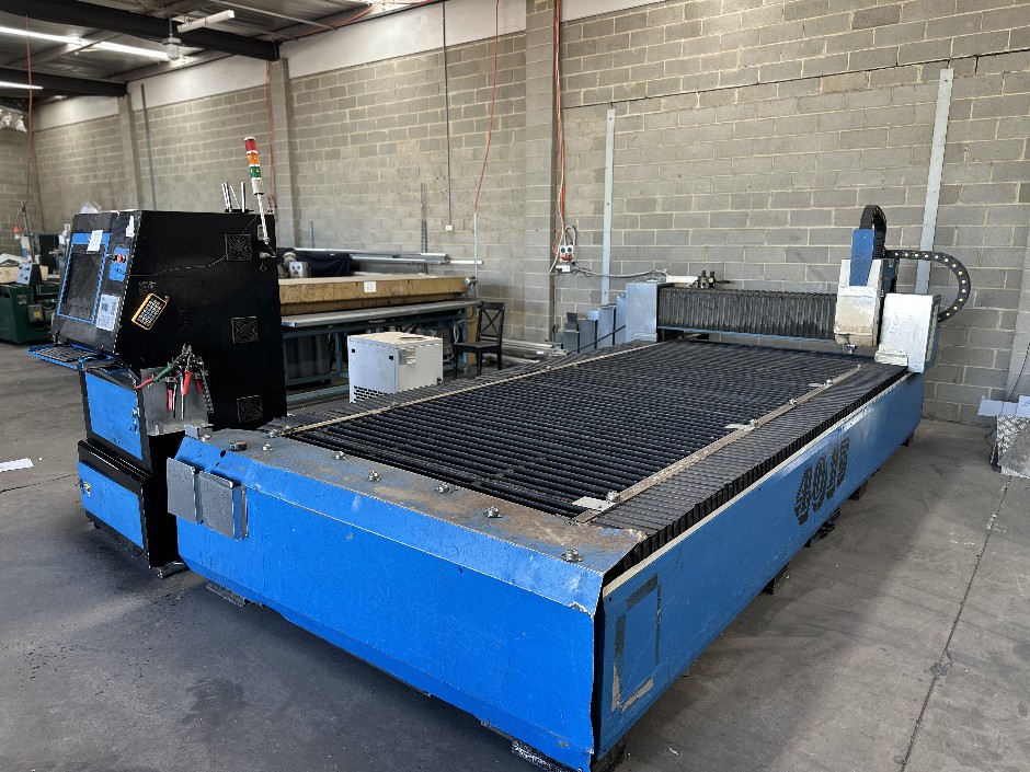 CNC Fiber Laser machine 4015 x 1600 table -Laser Source 1000W USA