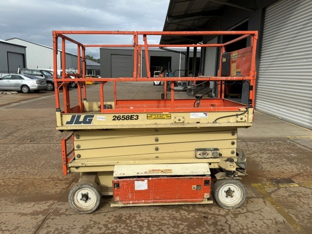 <p>2006 JLG 2658 E Scissor Lift</p>