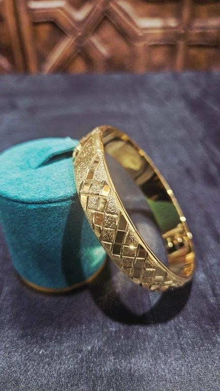 22KGold-filled/ITALY Yellow Gold Filled bangle -(stamped 22KGold-filled