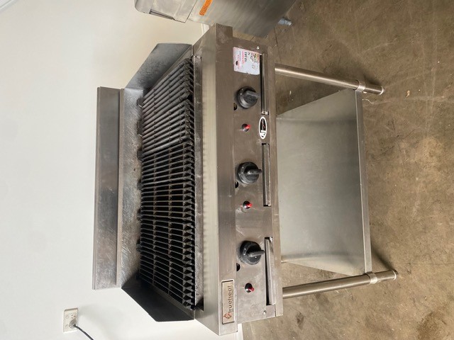 <p>Trueheat RC Series 900mm Barbecue NG</p>