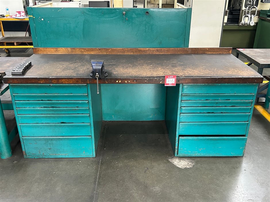 Workbench with Bench Vice